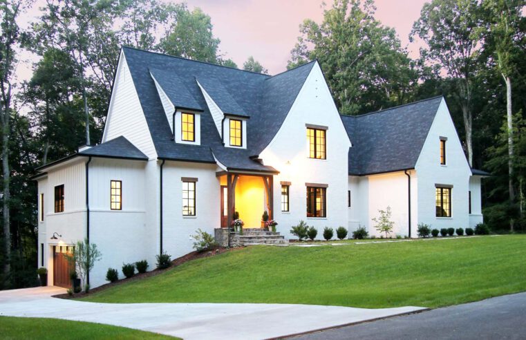 Why You Should Hire a Professional to Paint Your Home’s Exterior